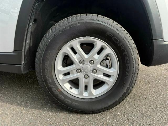 2025 Jeep Grand Cherokee Laredo 4x2