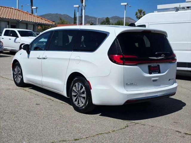 2023 Chrysler Pacifica Hybrid Touring L