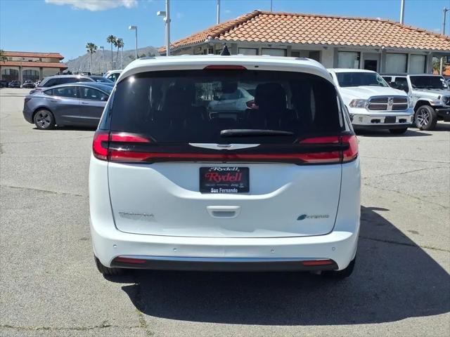 2023 Chrysler Pacifica Hybrid Touring L
