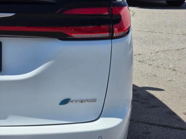 2023 Chrysler Pacifica Hybrid Touring L