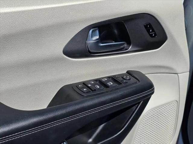 2023 Chrysler Pacifica Hybrid Touring L