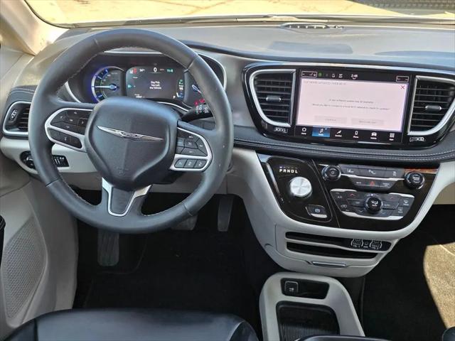 2023 Chrysler Pacifica Hybrid Touring L