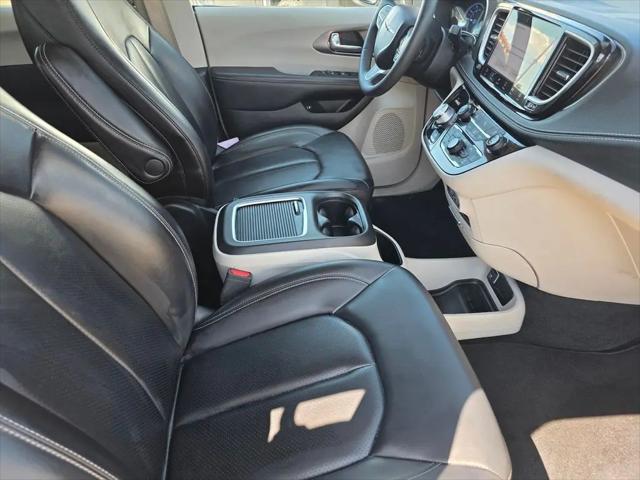 2023 Chrysler Pacifica Hybrid Touring L