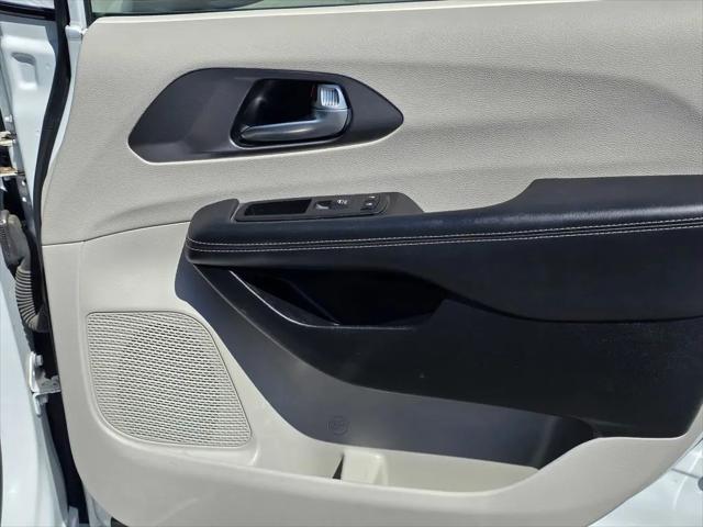 2023 Chrysler Pacifica Hybrid Touring L