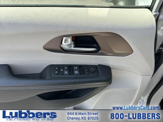 2023 Chrysler Voyager LX