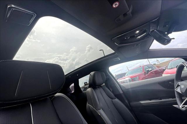 2025 Cadillac iQ Luxury 2 AWD