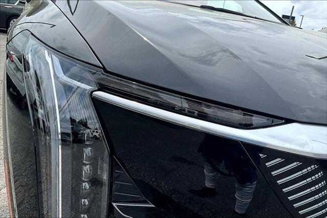 2025 Cadillac iQ Luxury 2 AWD