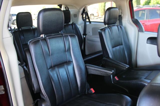 2014 Chrysler Town & Country Touring