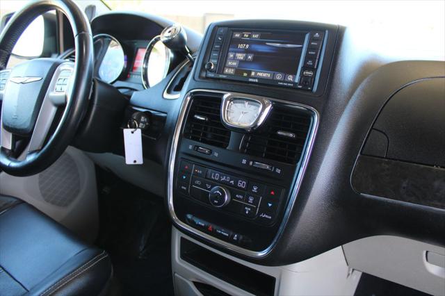 2014 Chrysler Town & Country Touring