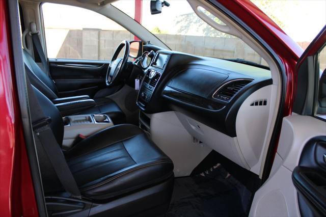 2014 Chrysler Town & Country Touring