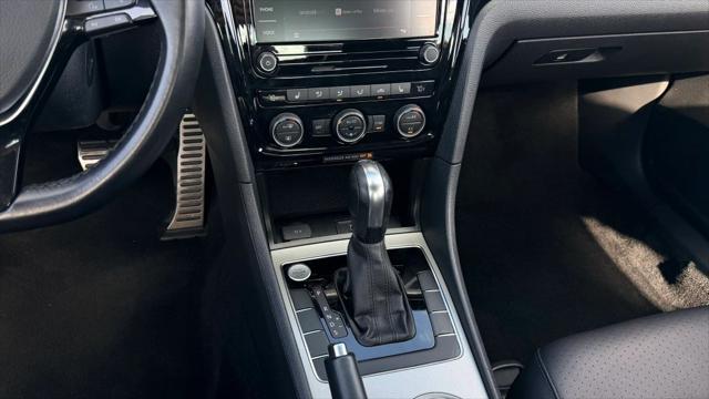 2022 Volkswagen Passat 2.0T R-Line