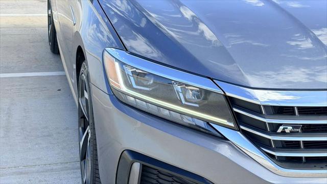 2022 Volkswagen Passat 2.0T R-Line