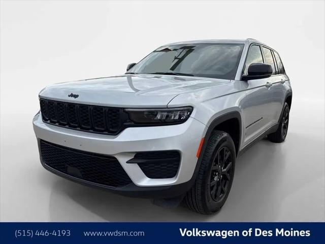 2025 Jeep Grand Cherokee Altitude 4x4 for sale in Johnston, IA