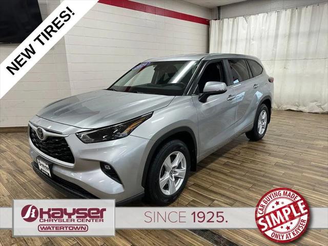 2024 Toyota Highlander LE for sale in Watertown, WI