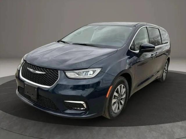2023 Chrysler Pacifica Hybrid Touring L for sale in Jordan, MN