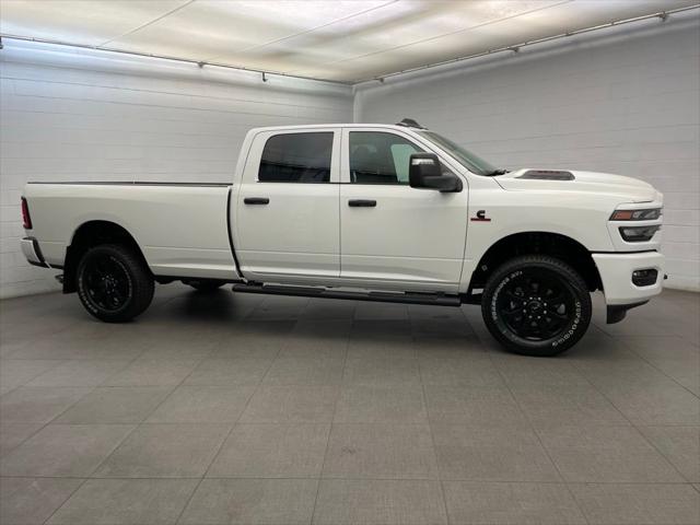 2026 RAM Ram 2500 RAM 2500 BLACK EXPRESS CREW CAB 4X4 8 BOX