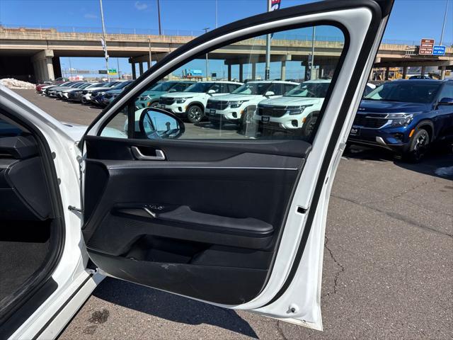 2025 Kia K5 LXS