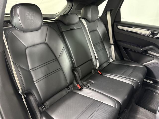 2023 Porsche Cayenne Platinum Edition