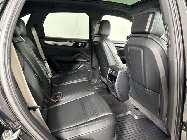 2023 Porsche Cayenne Platinum Edition