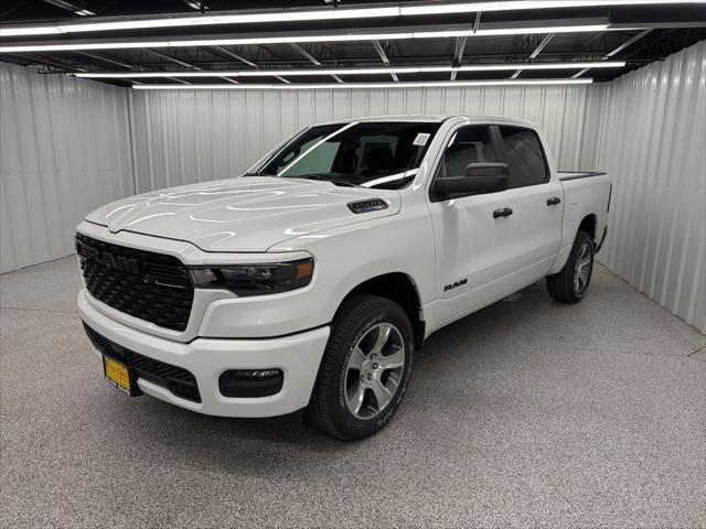 2026 RAM Ram 1500 RAM 1500 EXPRESS CREW CAB 4X4 57 BOX