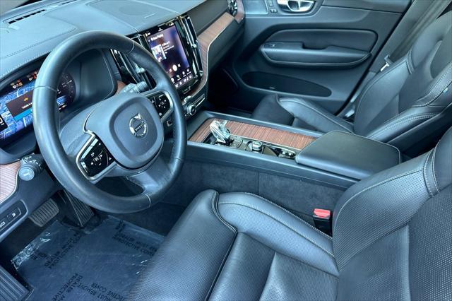 2023 Volvo XC60 Recharge T8 Ultimate Bright Theme