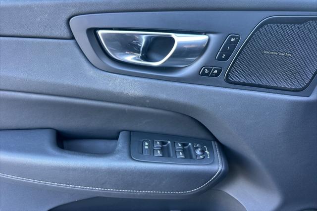 2023 Volvo XC60 Recharge T8 Ultimate Bright Theme