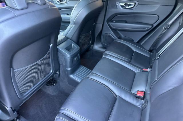 2023 Volvo XC60 Recharge T8 Ultimate Bright Theme