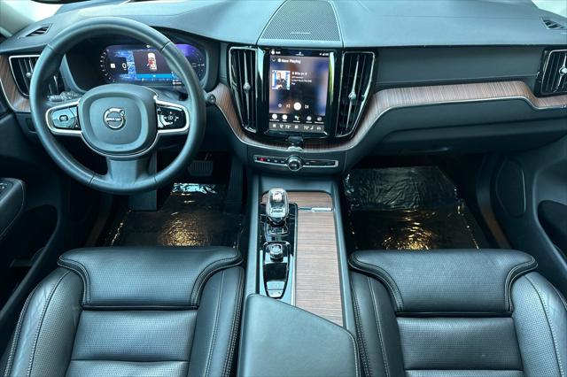 2023 Volvo XC60 Recharge T8 Ultimate Bright Theme