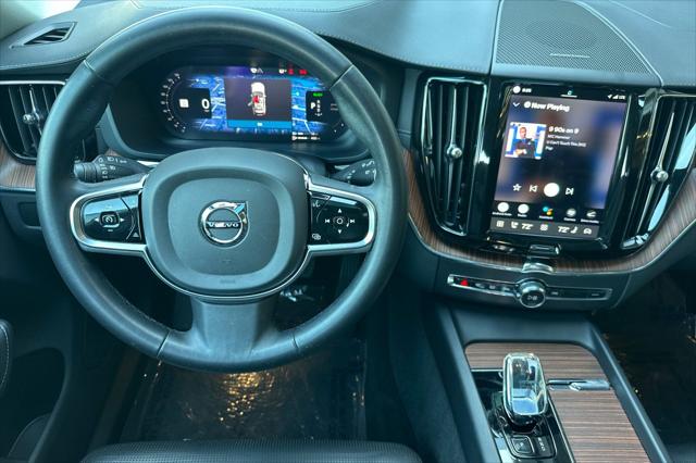 2023 Volvo XC60 Recharge T8 Ultimate Bright Theme
