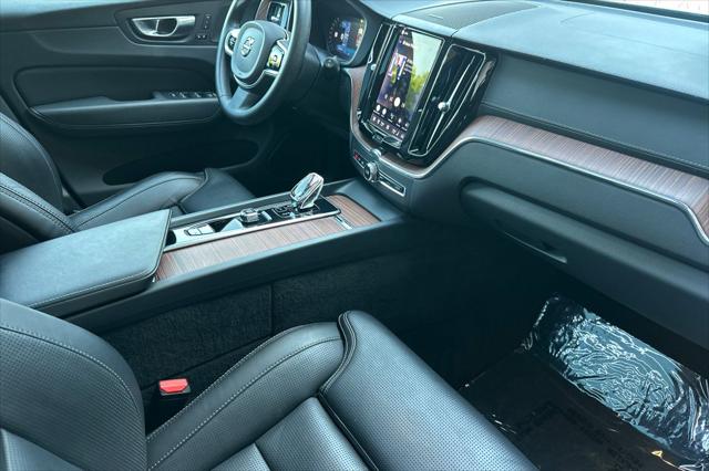 2023 Volvo XC60 Recharge T8 Ultimate Bright Theme