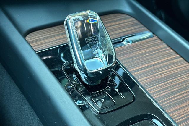 2023 Volvo XC60 Recharge T8 Ultimate Bright Theme
