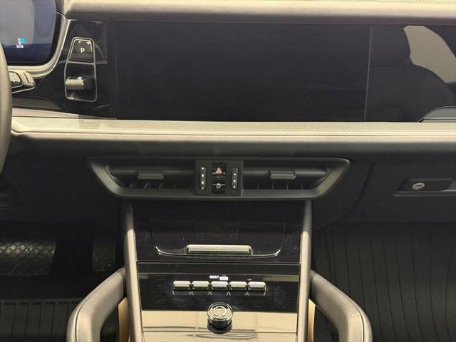 2025 Porsche Cayenne Unknown