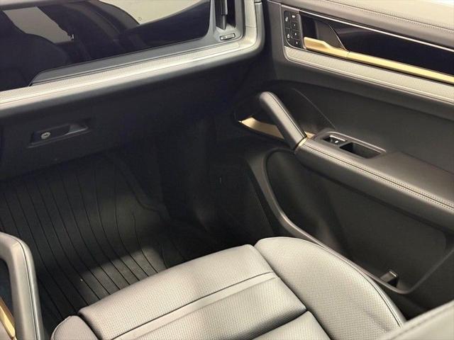 2025 Porsche Cayenne Unknown