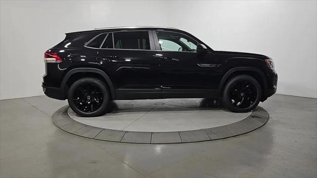 2026 Volkswagen Atlas Cross Sport SE with Technology