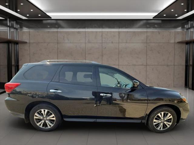 2017 Nissan Pathfinder SV