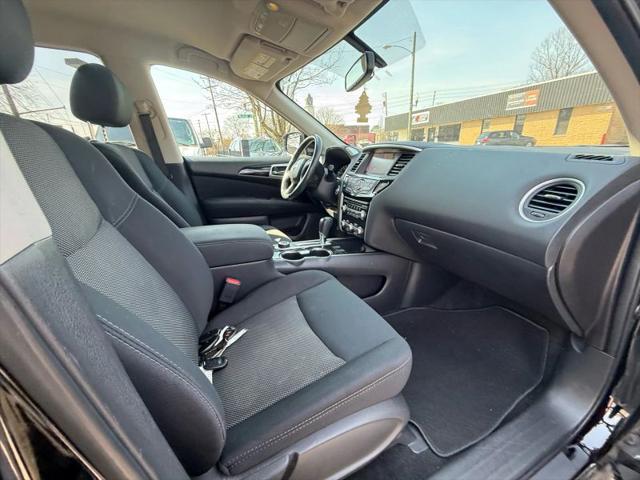 2017 Nissan Pathfinder SV