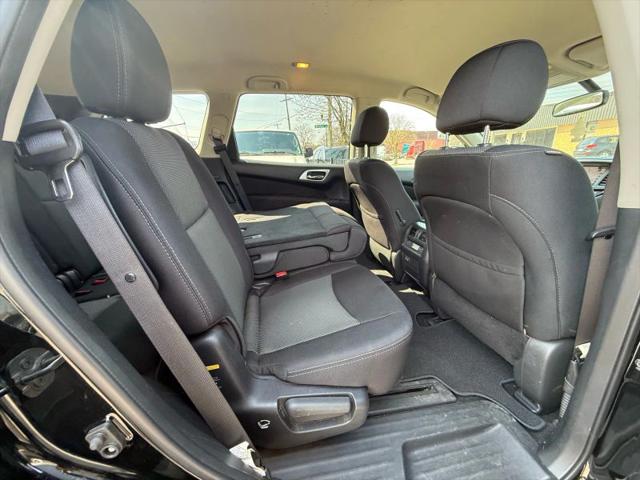 2017 Nissan Pathfinder SV