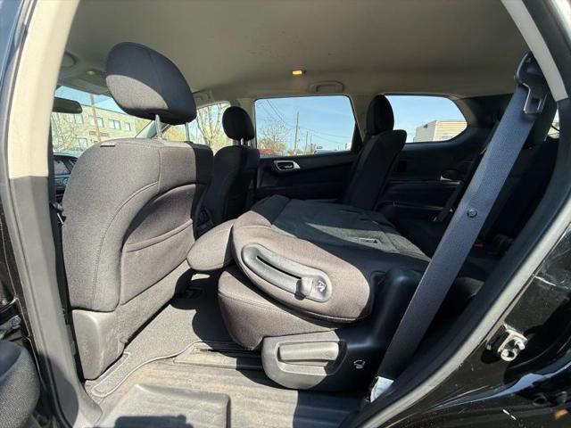 2017 Nissan Pathfinder SV