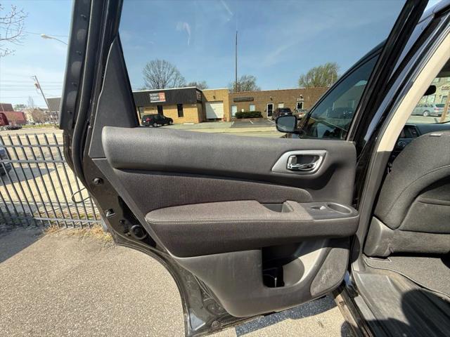 2017 Nissan Pathfinder SV