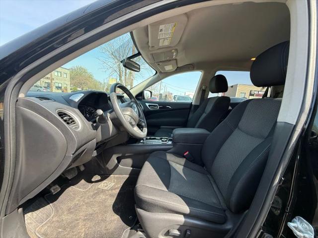 2017 Nissan Pathfinder SV