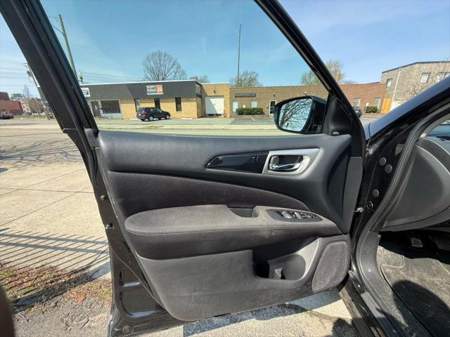 2017 Nissan Pathfinder SV