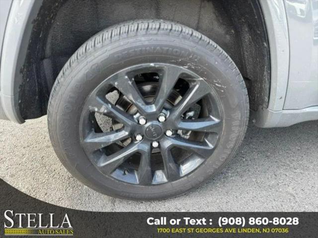 2022 Jeep Grand Cherokee Laredo X 4x4