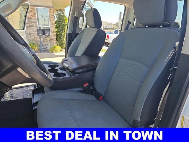2022 Ram 1500 Classic SLT Crew Cab 4x4 5'7" Box