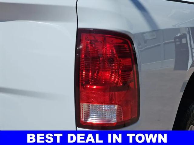2022 Ram 1500 Classic SLT Crew Cab 4x4 5'7" Box