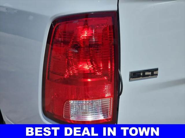 2022 Ram 1500 Classic SLT Crew Cab 4x4 5'7" Box