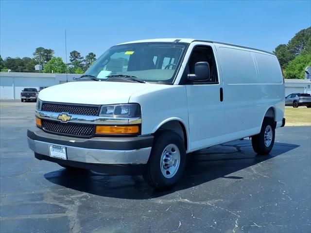 2026 Chevrolet Express Cargo Van 2500 Regular Wheelbase, WT, RWD