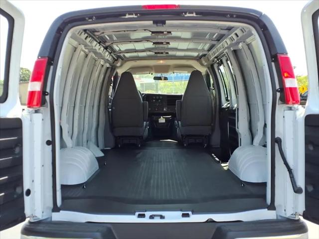 2026 Chevrolet Express Cargo Van 2500 Regular Wheelbase, WT, RWD