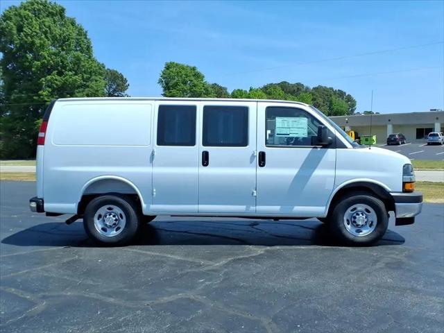 2026 Chevrolet Express Cargo Van 2500 Regular Wheelbase, WT, RWD