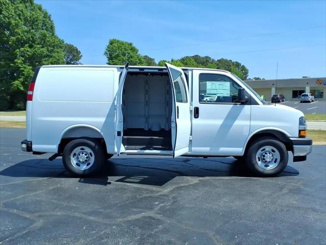 2026 Chevrolet Express Cargo Van 2500 Regular Wheelbase, WT, RWD