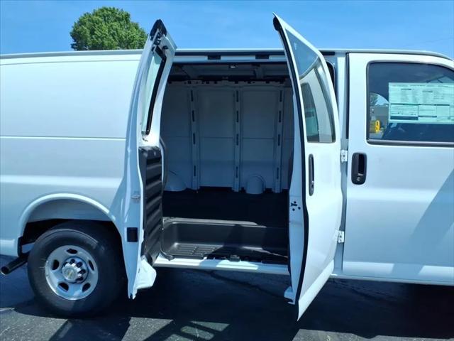 2026 Chevrolet Express Cargo Van 2500 Regular Wheelbase, WT, RWD